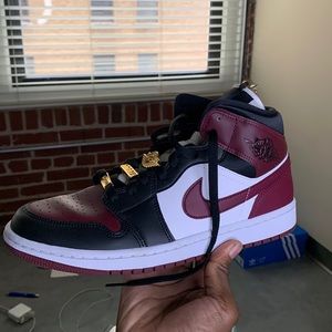 Air Jordan 1’s mids
